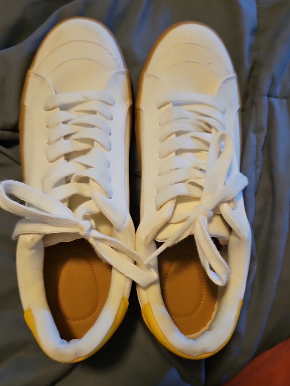 Men's White Low-Top Sneakers with Yellow Heel Accent